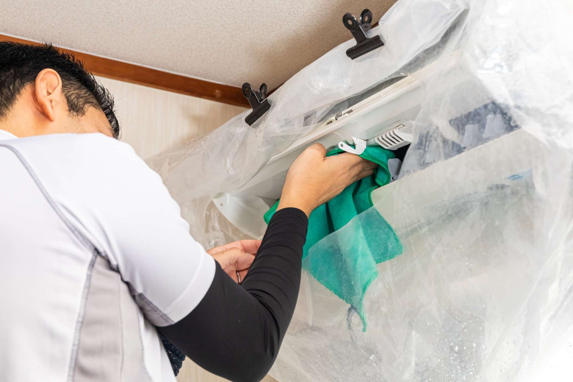 アルカリ電解水と光触媒を組み合わせたエコクリーニング